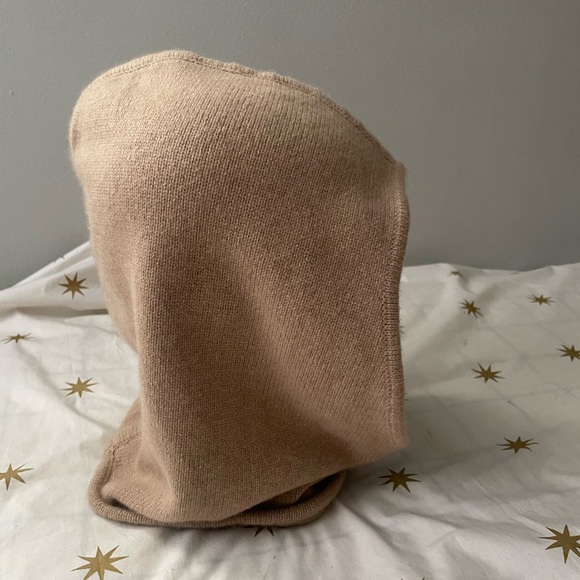 Vintage Banana Republic Beige Cashmere Balaclava Hood - Picture 3 of 8